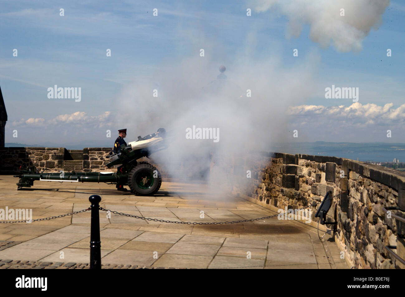 The one oclock gun firing hires stock photography and images Alamy