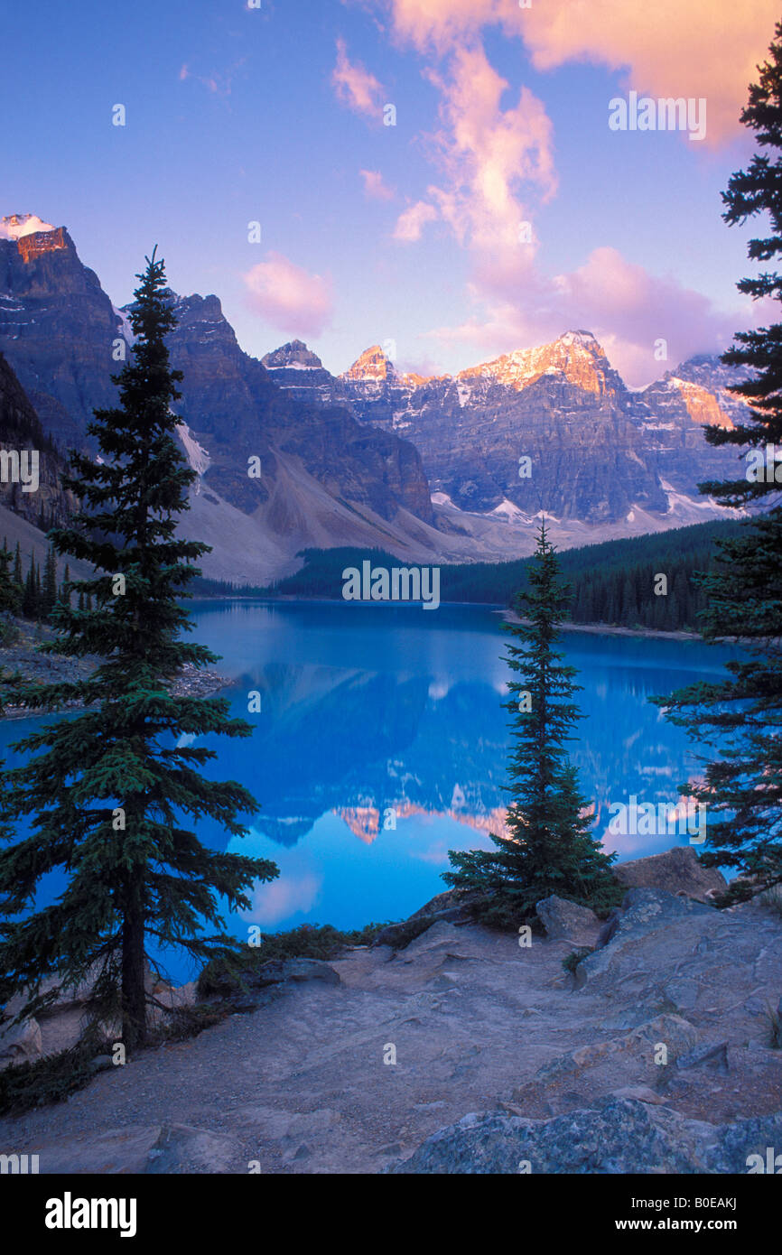 Dawn light on Moraine Lake and the Valley of the Ten Peaks Canadian ...