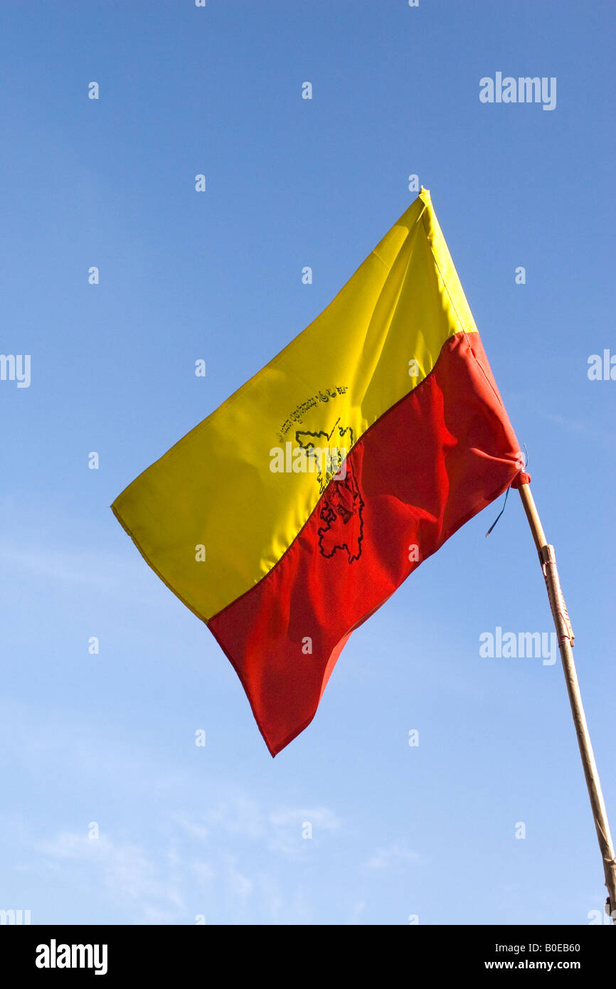Red yellow flag karnataka state hi-res stock photography and images - Alamy