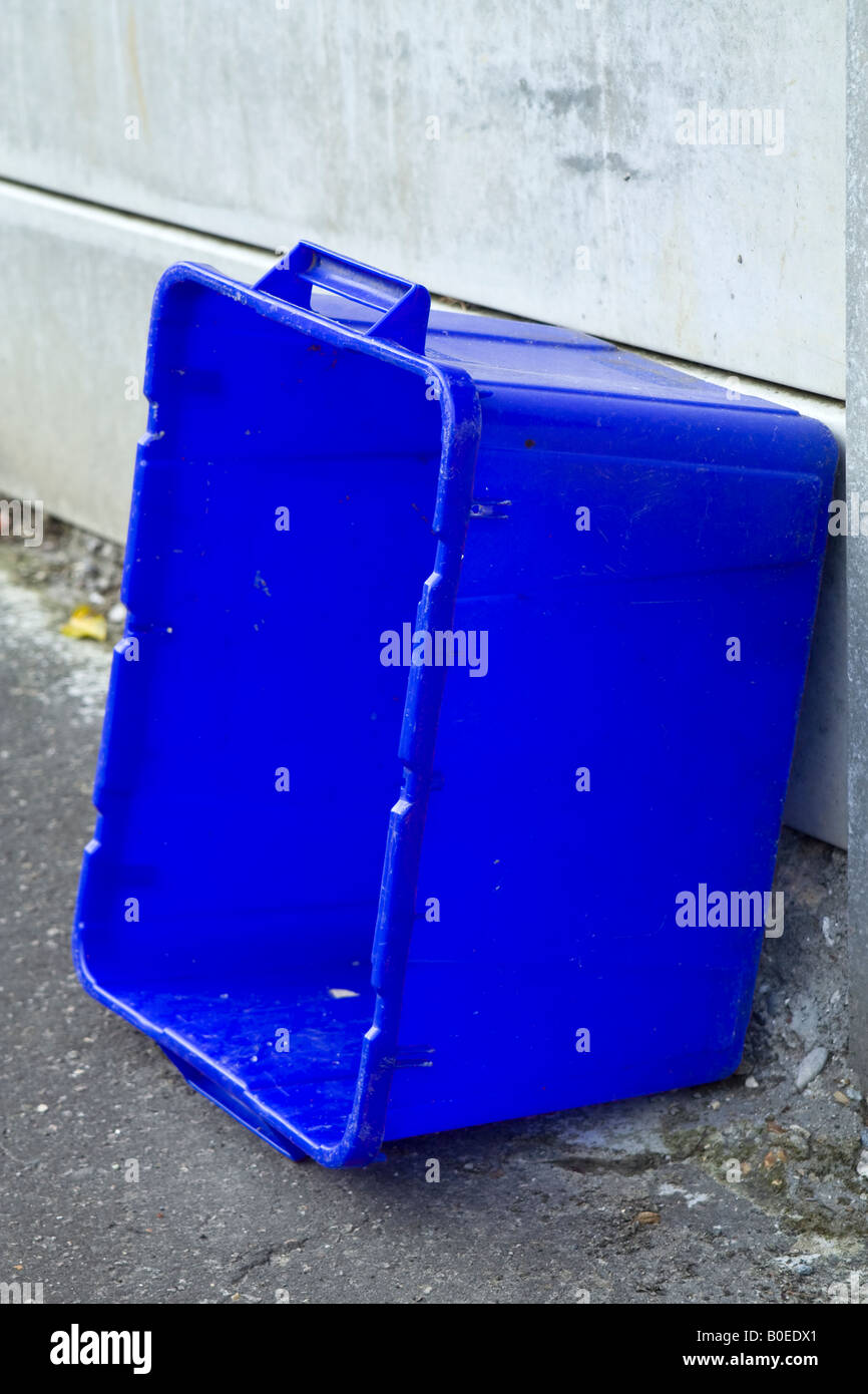 Empty bin hires stock photography and images Alamy