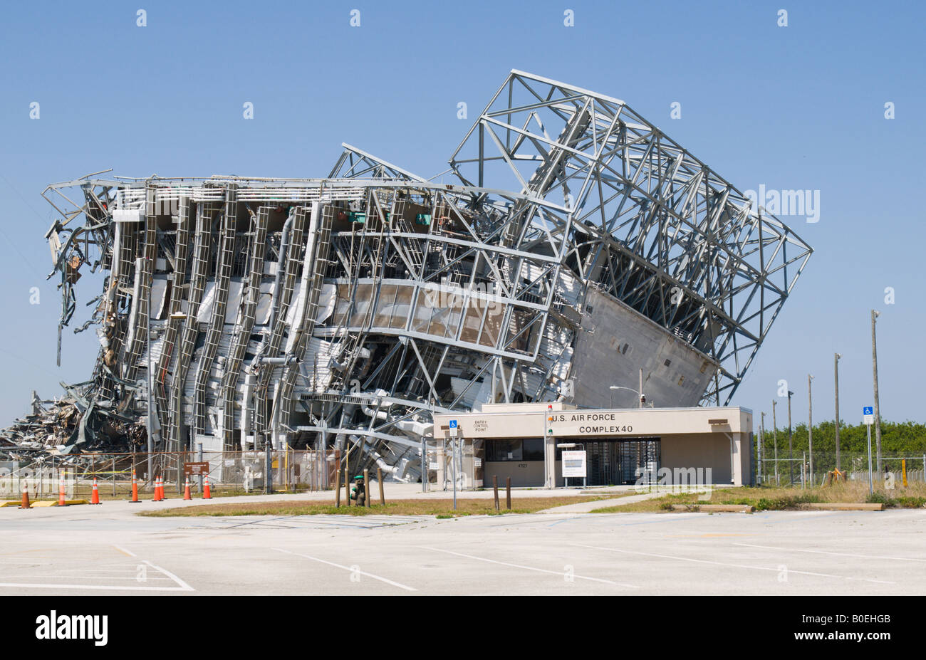 SPACE LAUNCH COMPLEX 40 AT CAPE CANAVERAL IN FLORIDA WAS DEMOLISHED WITH  EXPLOSIVES ON SUNDAY APRIL 27 2008 FROM 1965 TO 2005 AM Stock Photo - Alamy