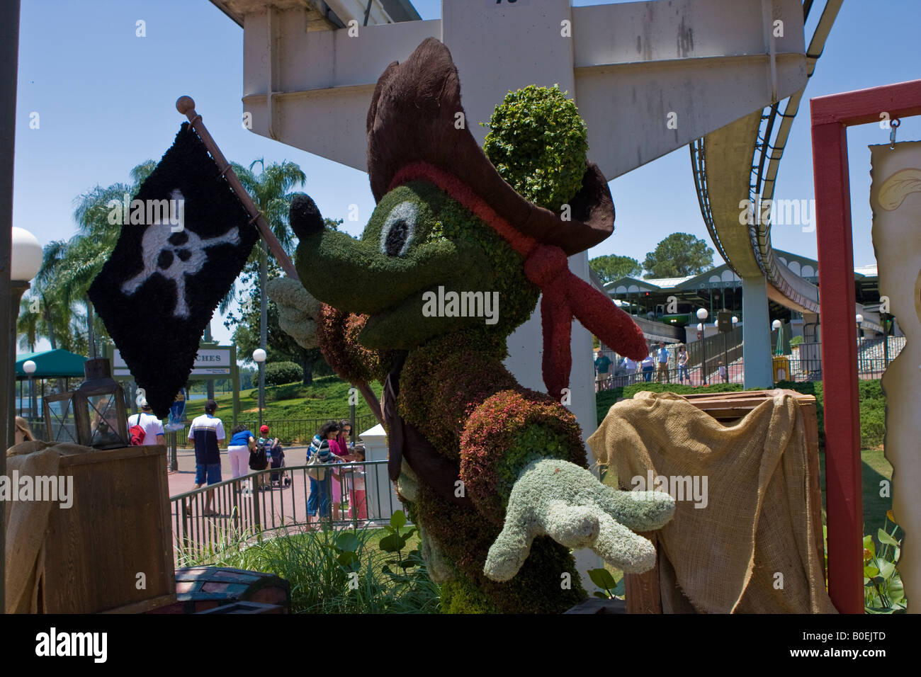 Mickey Mouse Topiary Shrub at Walt Disney World Resort in Orlando ...