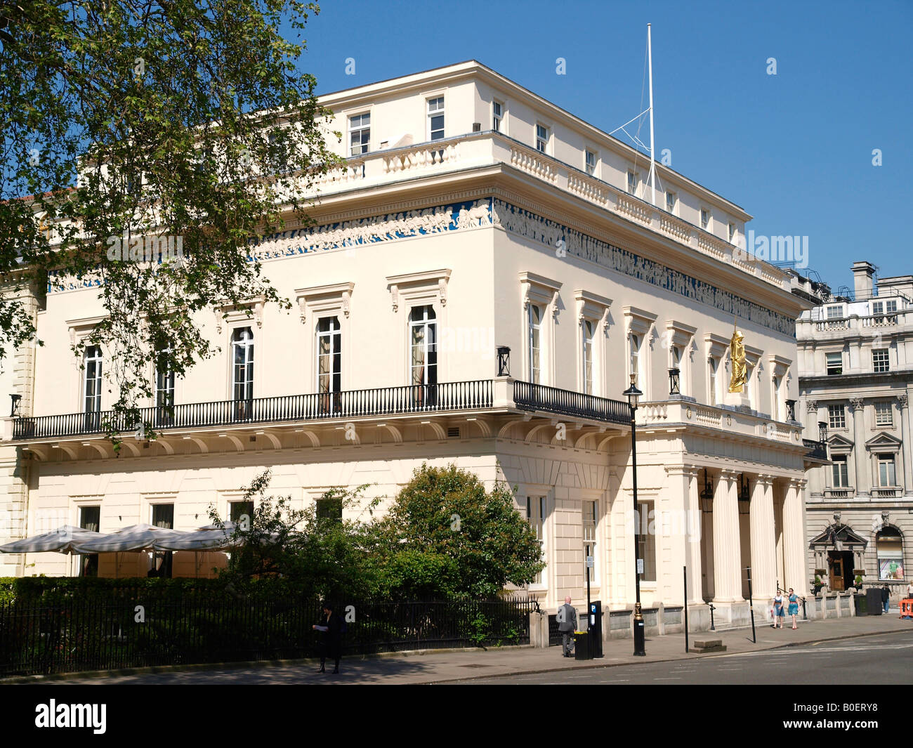 The Athenaeum Club, 107 Pall Mall, London Stock Photo