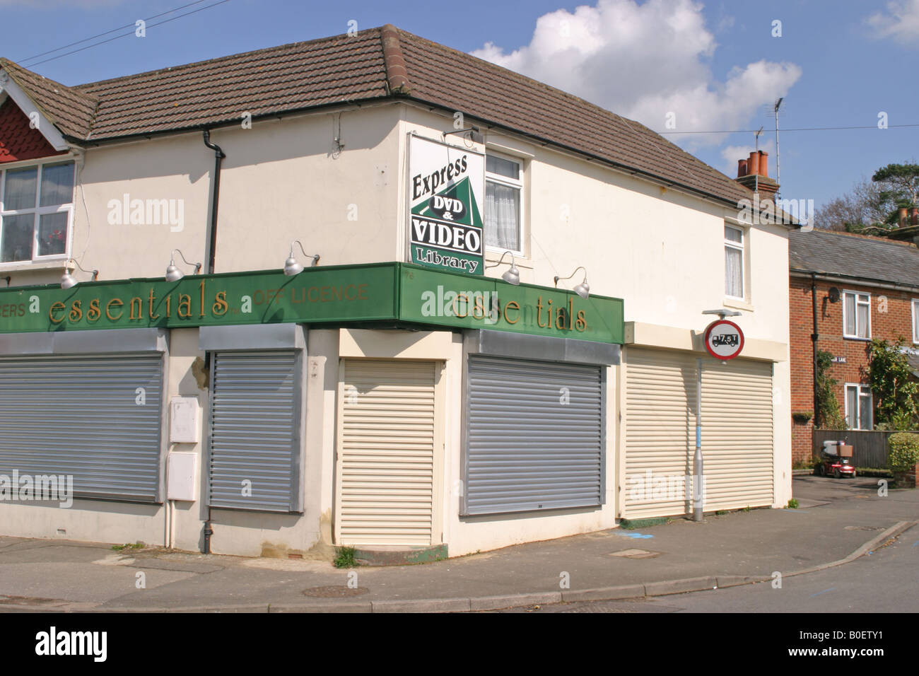 Corner grocery shop uk hires stock photography and images Alamy