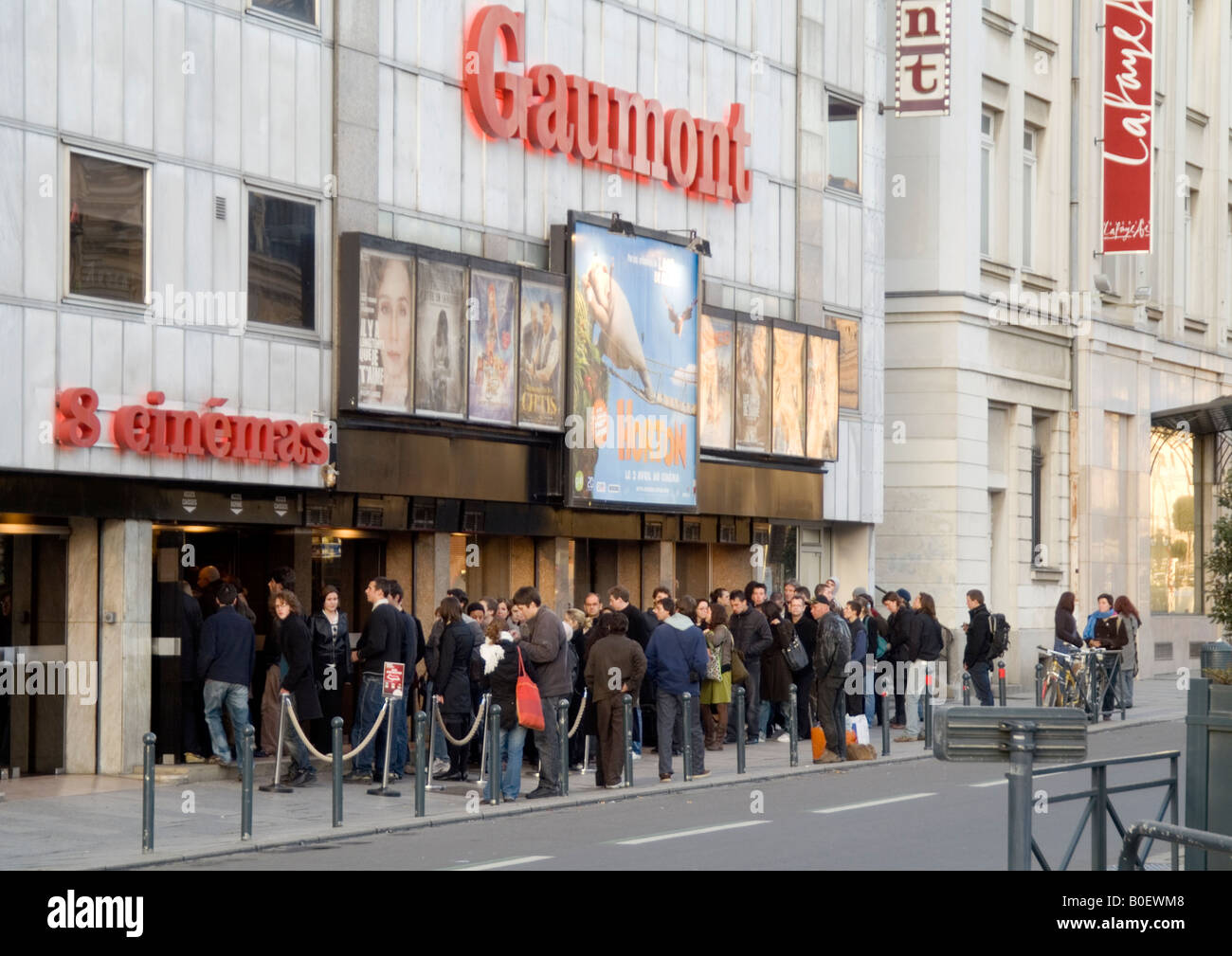 french cinema que film cueing france line ticket office industry Stock Photo