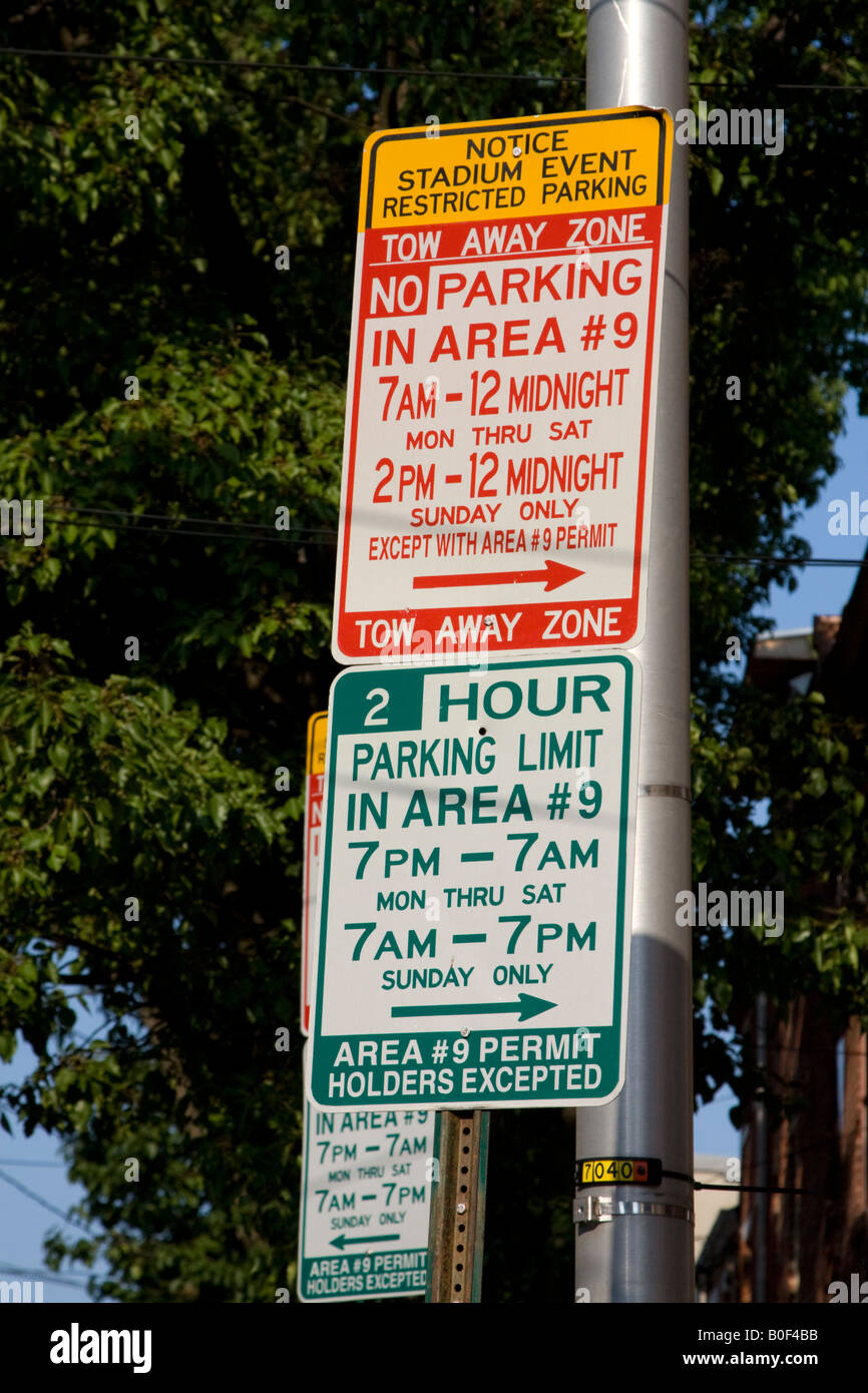 baltimore-maryland-parking-signs-on-fede