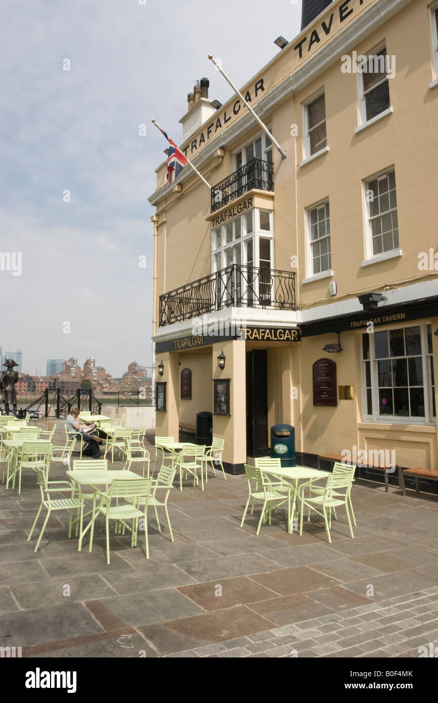 Tables outside the Trafalgar Tavern Greenwich Stock Photo Alamy