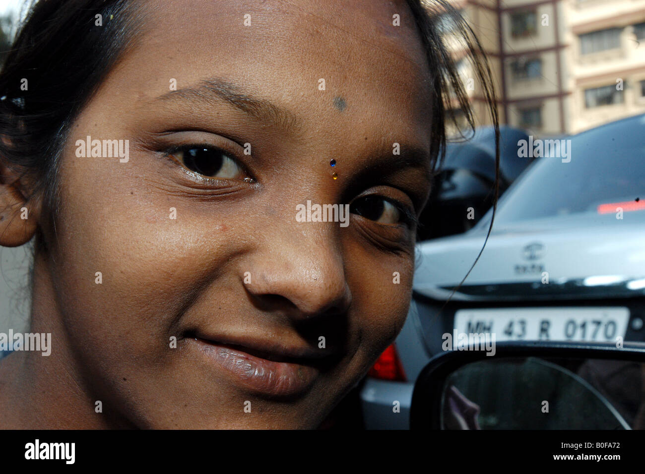 Portrait of a girl child beggar on the streets of Juhu, Mumbai, Maharashtra Stock Photo