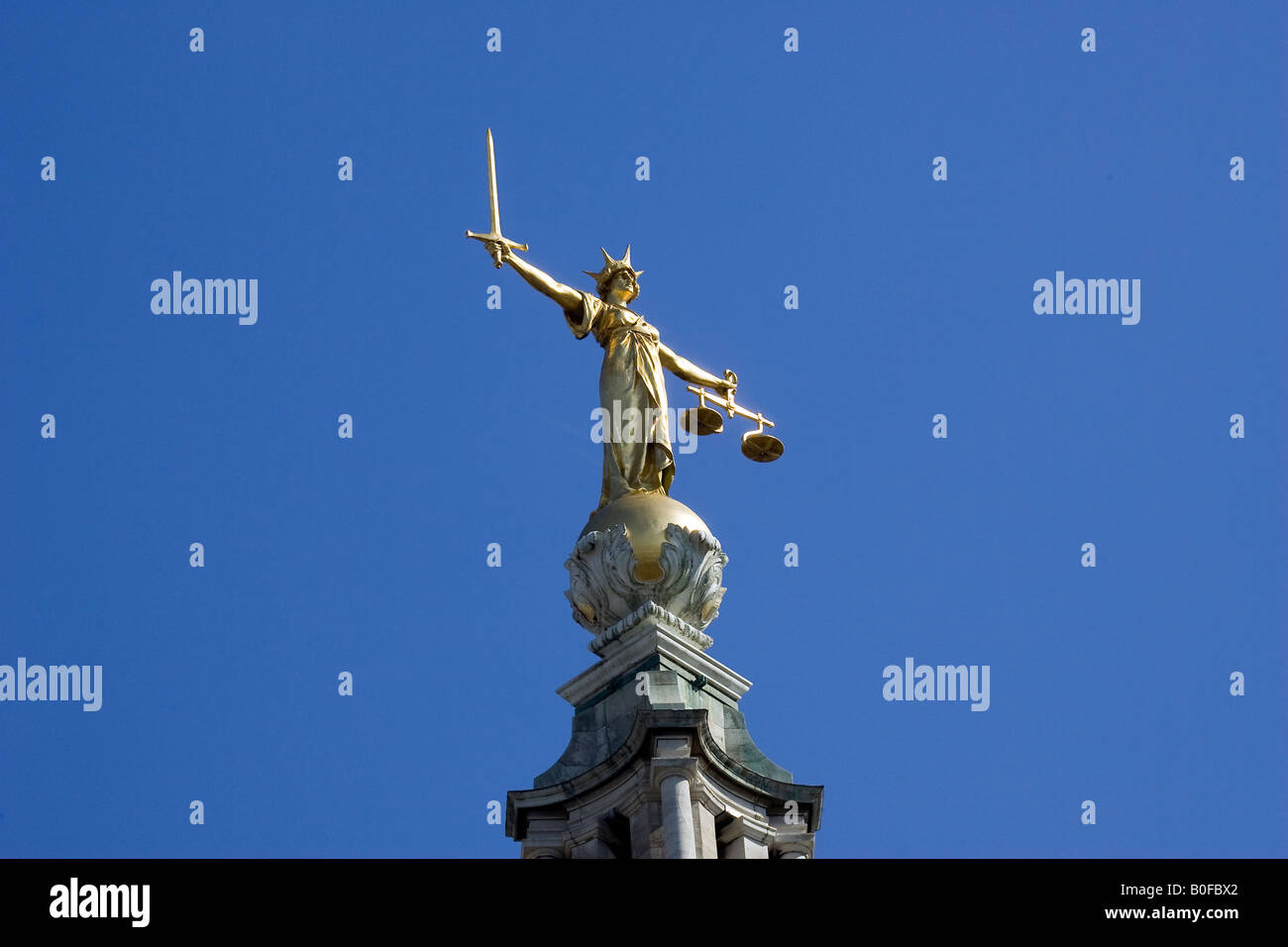 Statue of Justice Old Bailey Central Criminal Court Stock Photo Alamy