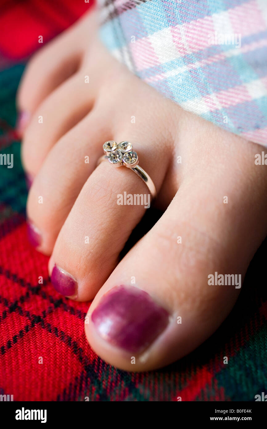 Sterling silver toe ring Simple design adjustable by VandAjewelry, $8.50 |  Anillos del dedo del pie, Anillos para pies, Uñas de los pies bonitas