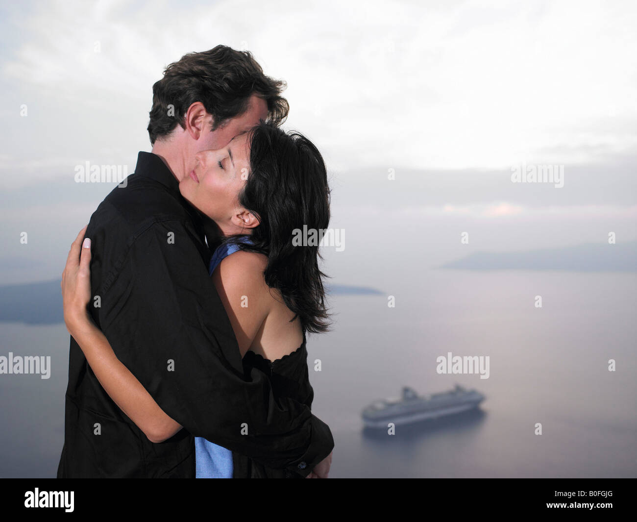 Couple hugging, sea view Stock Photo - Alamy