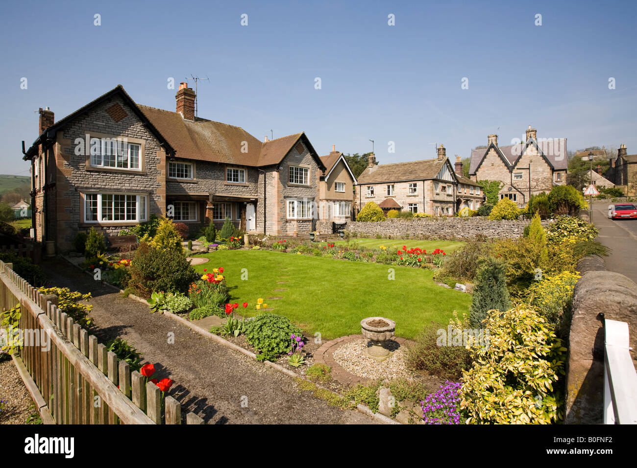 Semi detached house front garden hi-res stock photography and images ...