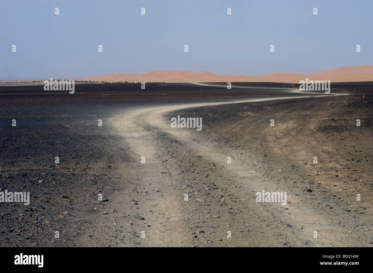 Le desert du Sud Marocain les dunes de Merzouga Stock Photo - Alamy