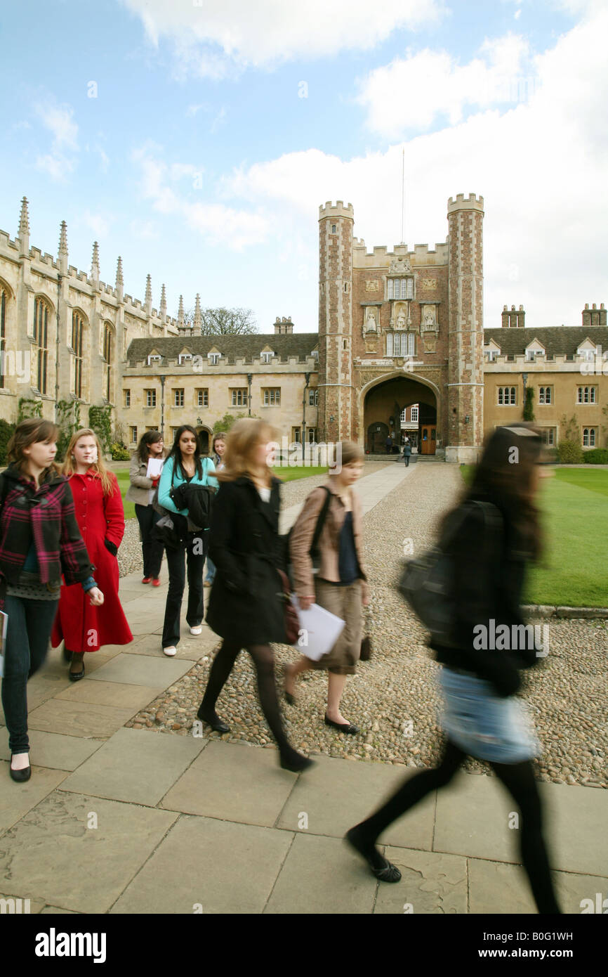 Students walking in Great Court, Trinity College, Cambridge University, UK Stock Photo