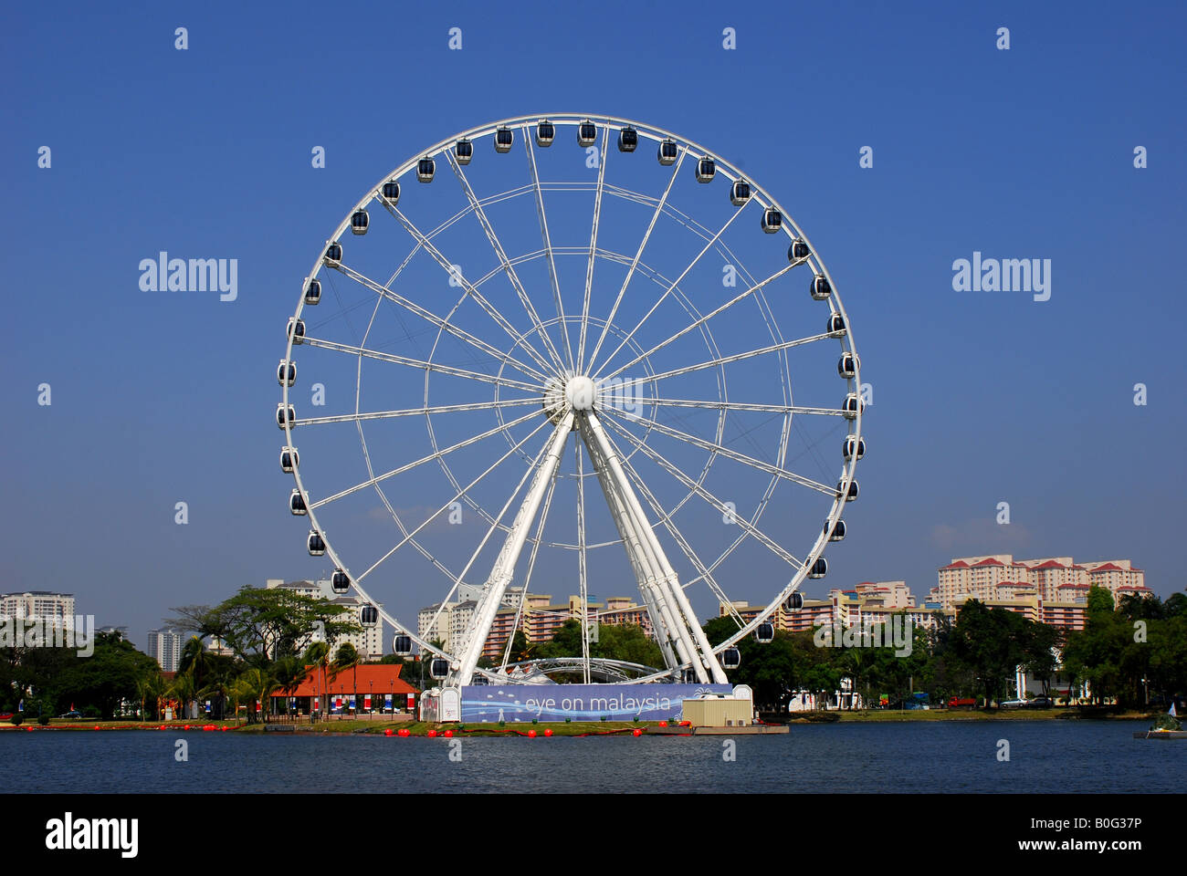 Ferris Wheel Lake Titiwangsa Kuala Lumpur Malaysia Stock Photo Alamy