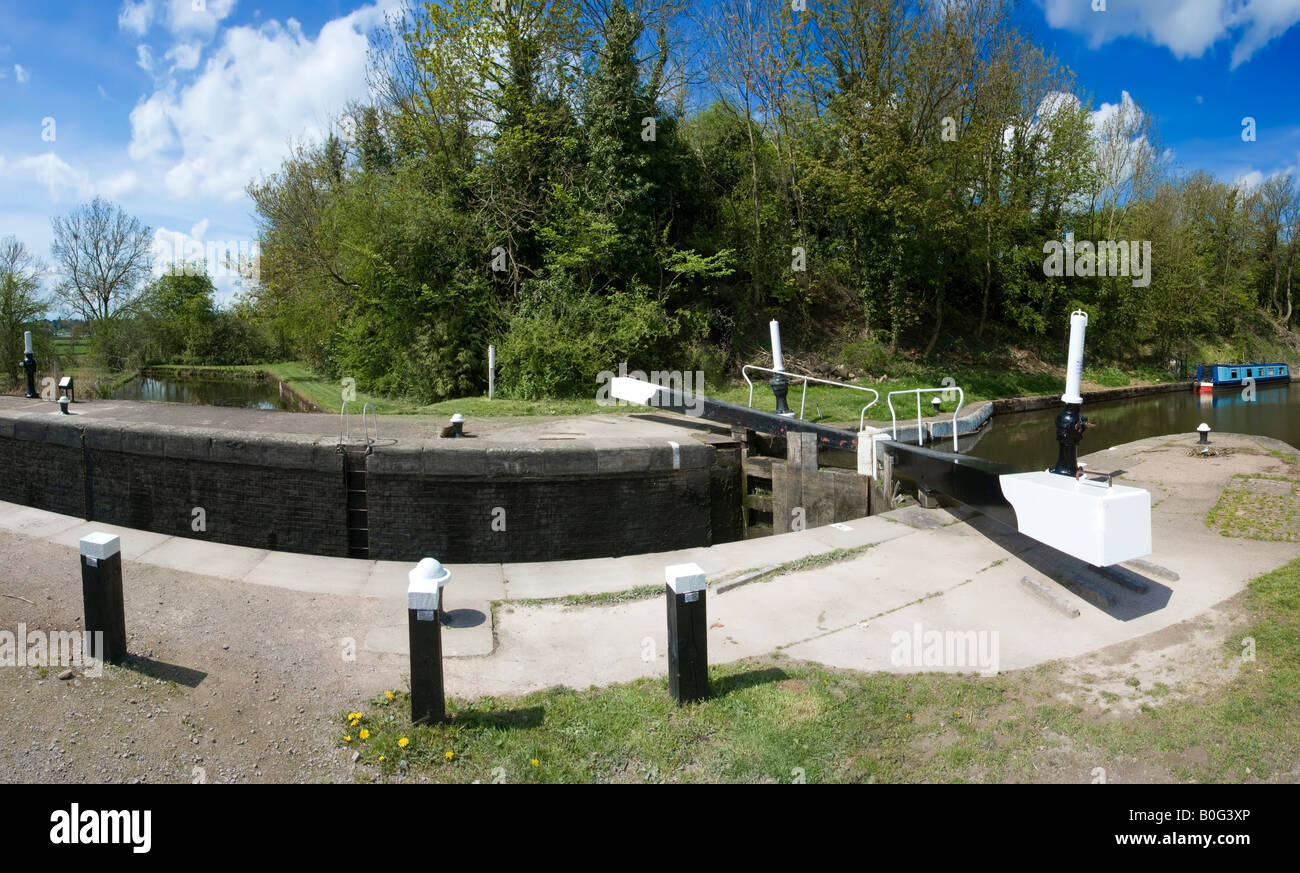 Lapworth locks warwickshire hi-res stock photography and images - Alamy