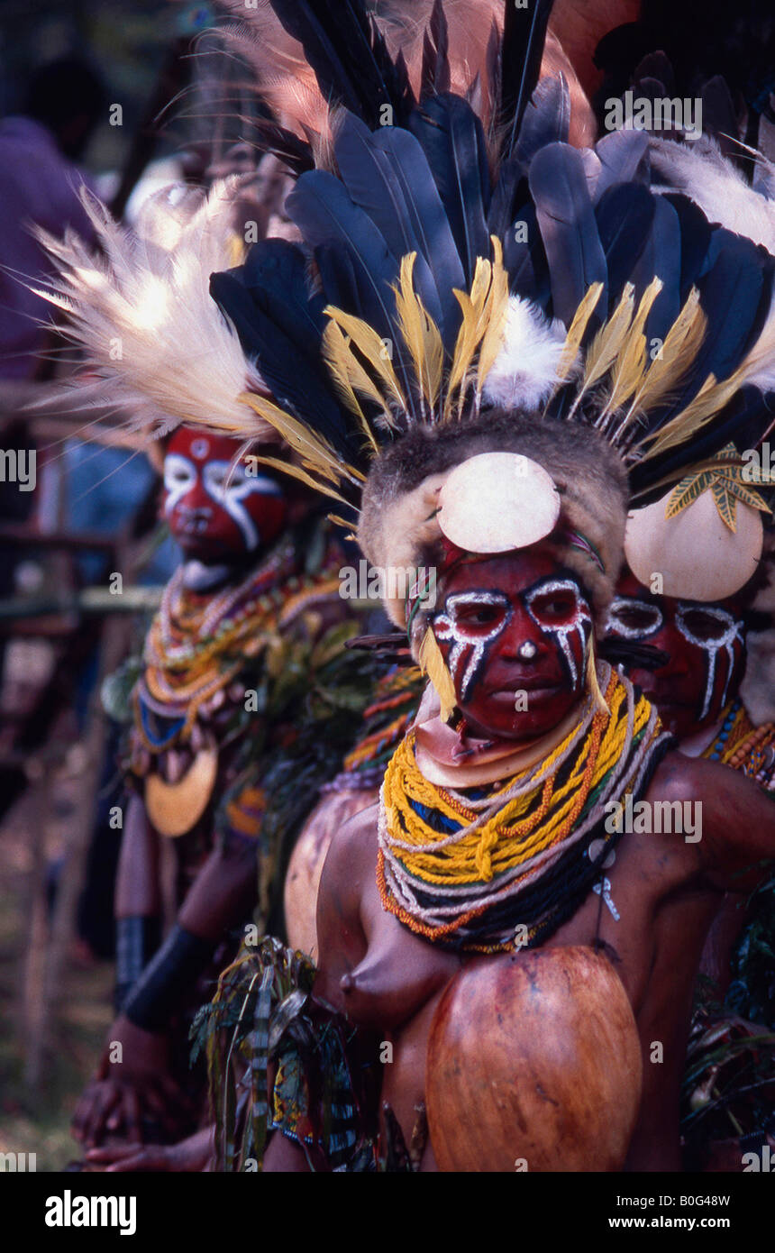 Papua New Guinea women dancers dancing at a Sing Sing Stock Photo