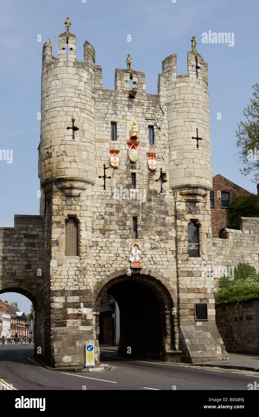 MICKLEGATE BAR ENTRANCE TO YORK CITY IN ROMAN WALL Stock Photo Alamy