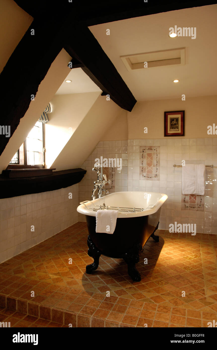 Roll top bath hires stock photography and images Alamy