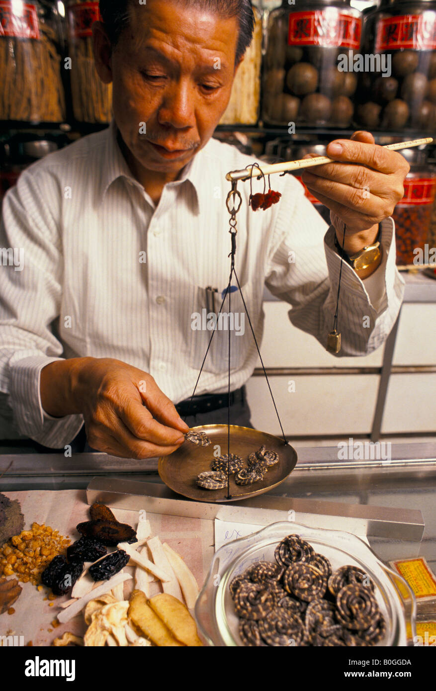 Snake remedy for sale in a chemist shop, Hong Kong, China Stock Photo -  Alamy, image size:877x1390