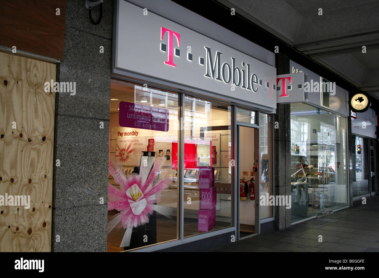 t mobile shop victoria street london uk 2008 Stock Photo Alamy