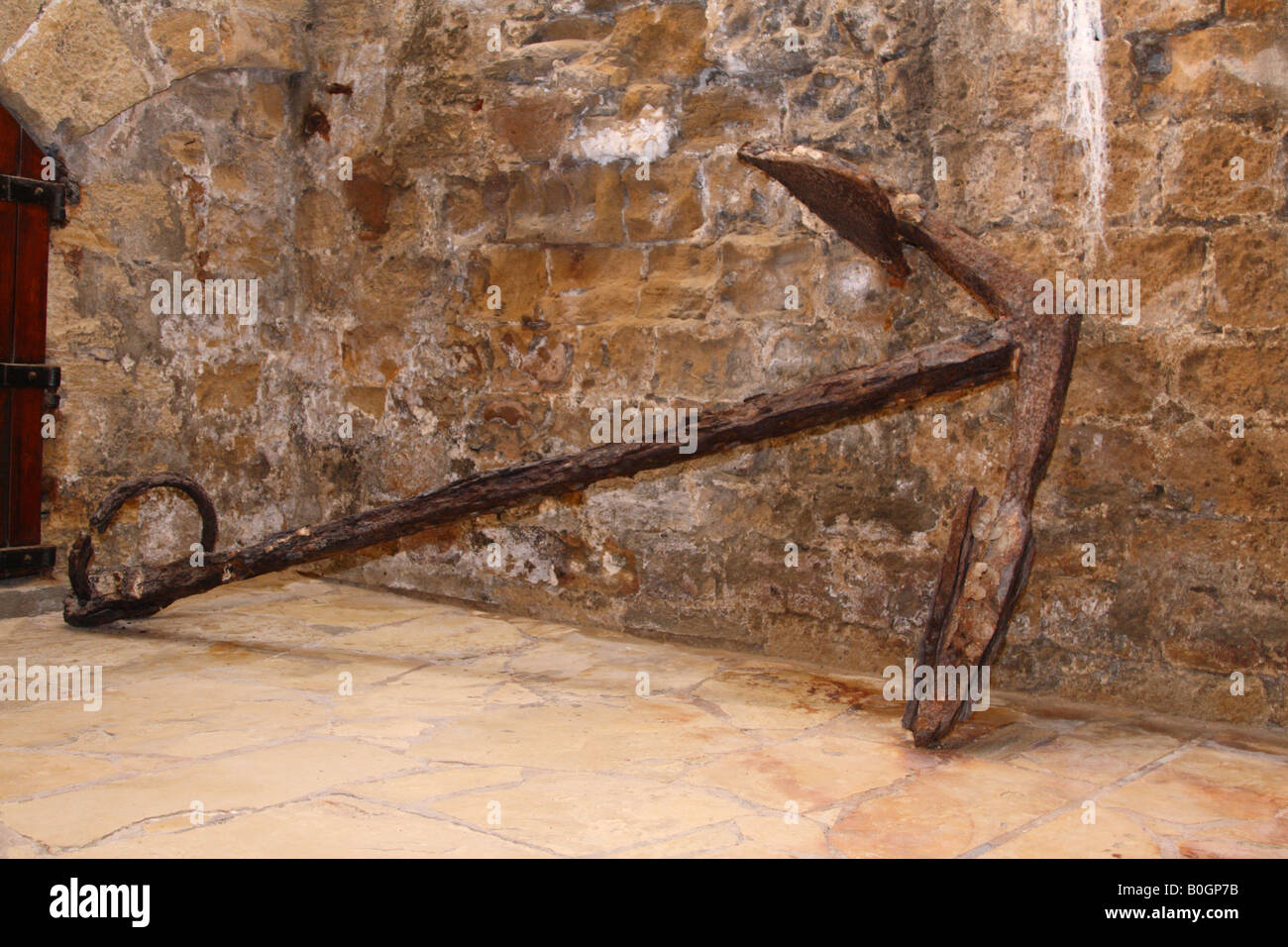 old rusted anchor Stock Photo - Alamy