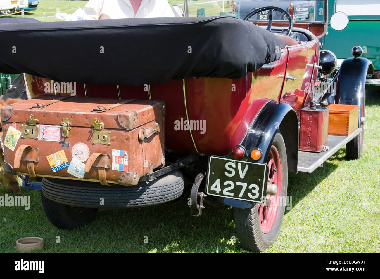 Suitcase vintage car hi-res stock photography and images - Alamy