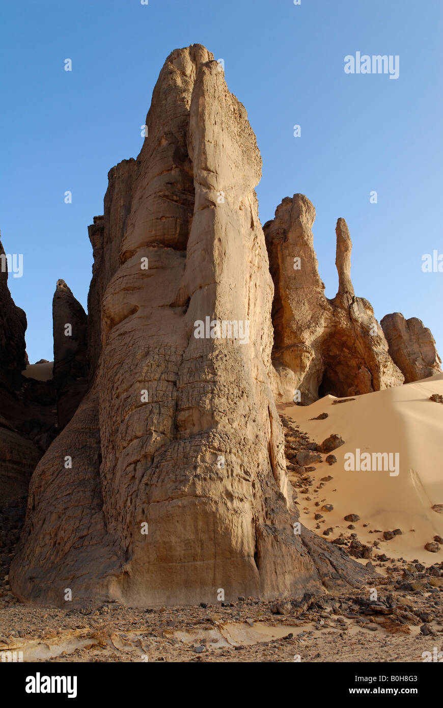 Rock formations rising out of desert sand in Tin Akachaker, Tassili du Hoggar, Wilaya Tamanrasset, Algeria, North Africa Stock Photo