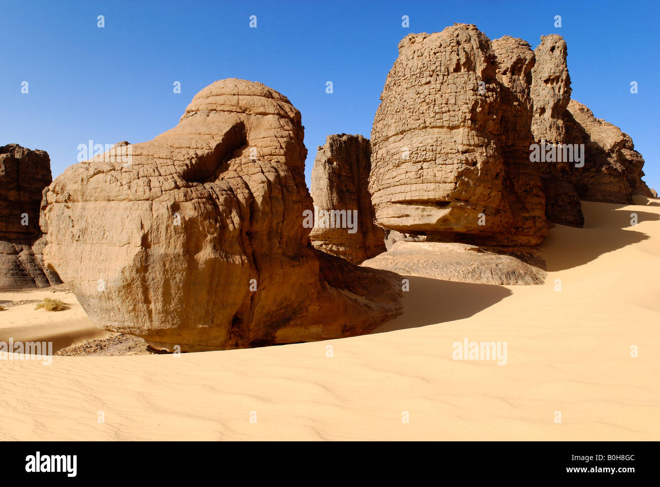 Eroded rock formations in Tin Akachaker, Tassili du Hoggar, Wilaya Tamanrasset, Sahara Desert, Algeria, North Africa Stock Photo