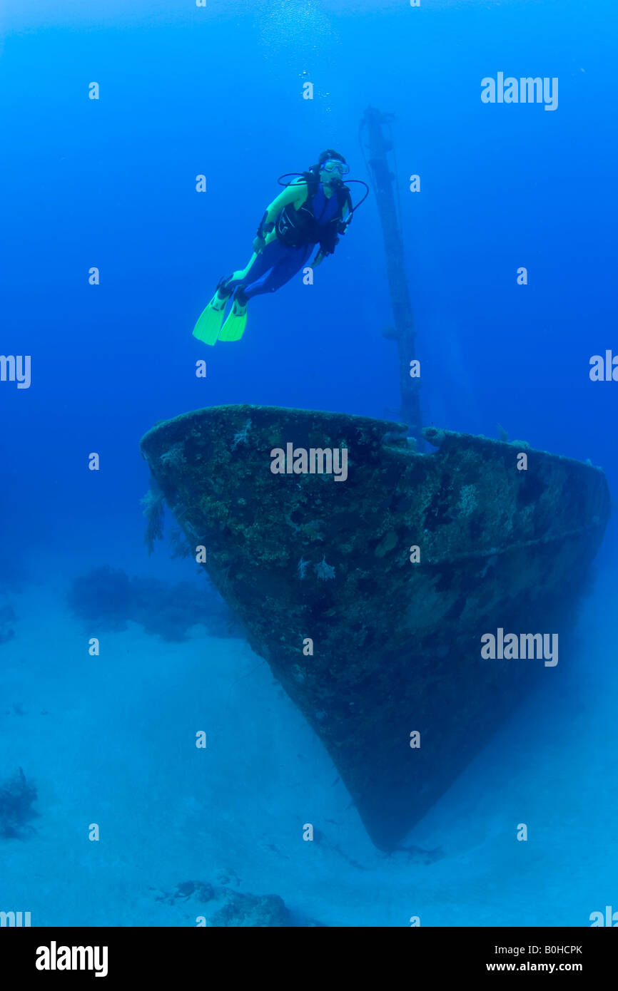 El Aquilla shipwreck, 70 meters, cargo ship, sunk in 1997 to serve as a tourist attraction for scuba divers, Roatan, Honduras,  Stock Photo
