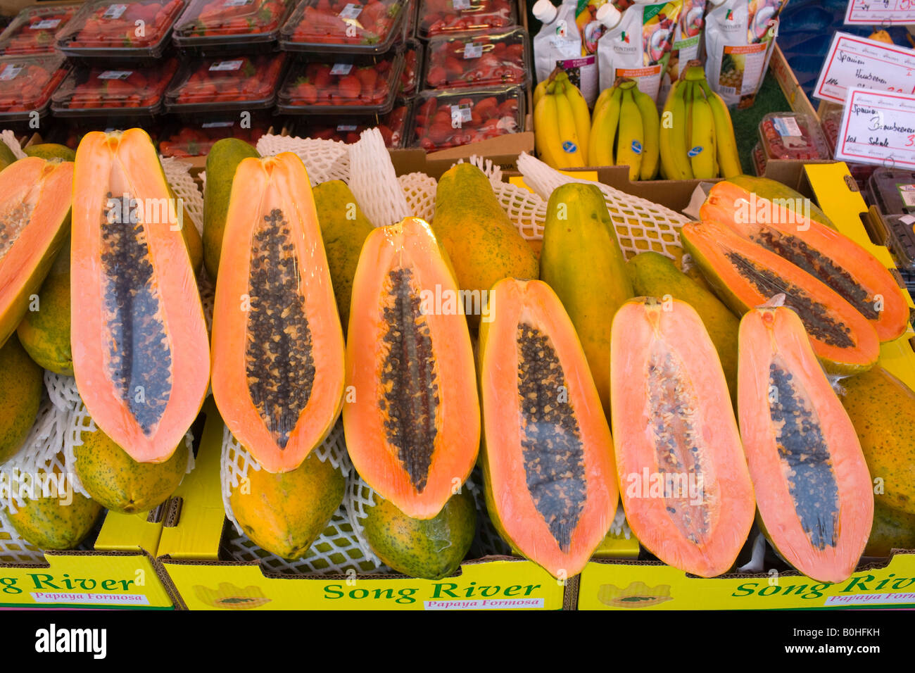 Papayas, tropical fruit sold at a market stall, Viktualienmarkt Market