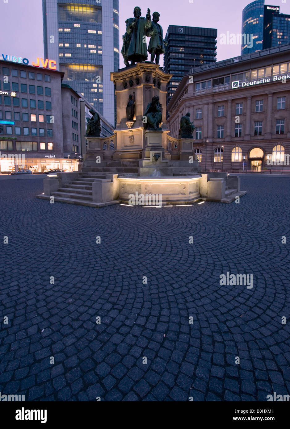 Statue frankfurt hi-res stock photography and images - Alamy