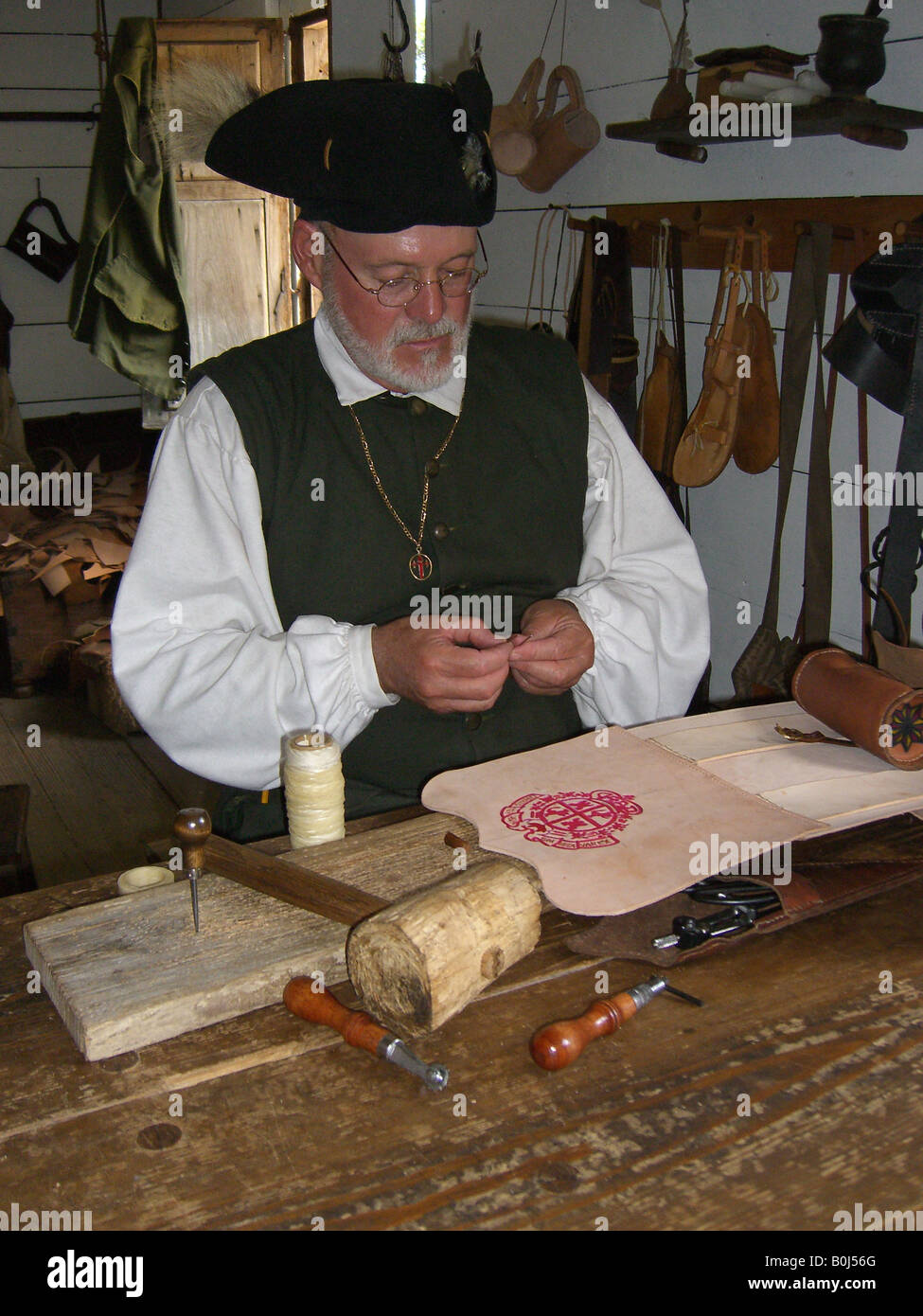 Leatherworker hi-res stock photography and images - Alamy