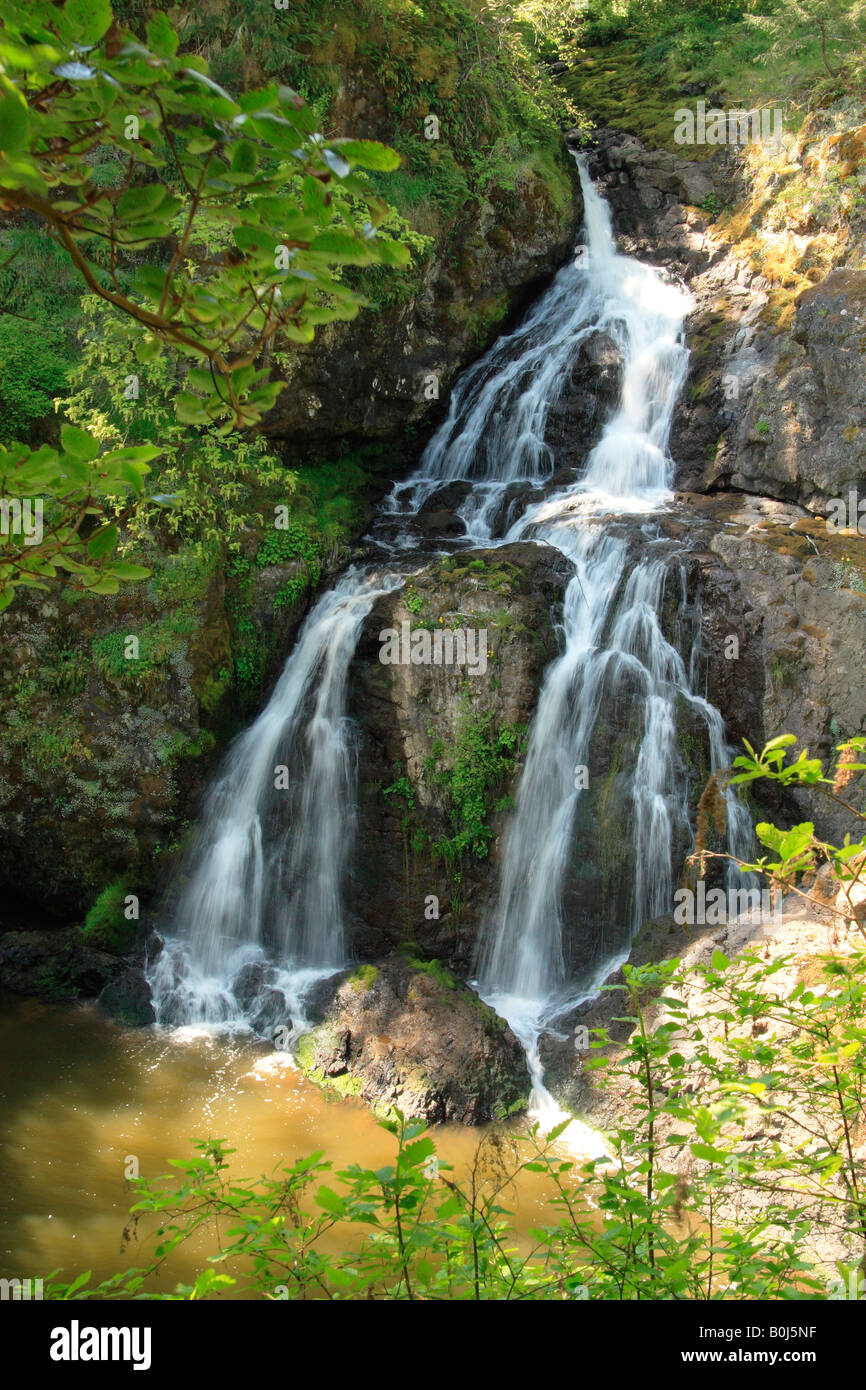 Sitting lady waterfall hi-res stock photography and images - Alamy