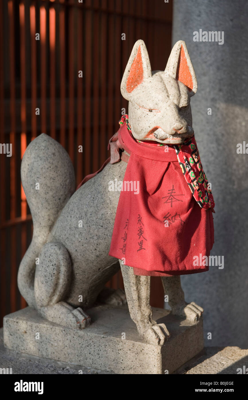 Ueno Park, Tokyo, Japan. A fox guards an Inari shrine, dedicated to the god of the rice harvest. This is a Shinto belief Stock Photo