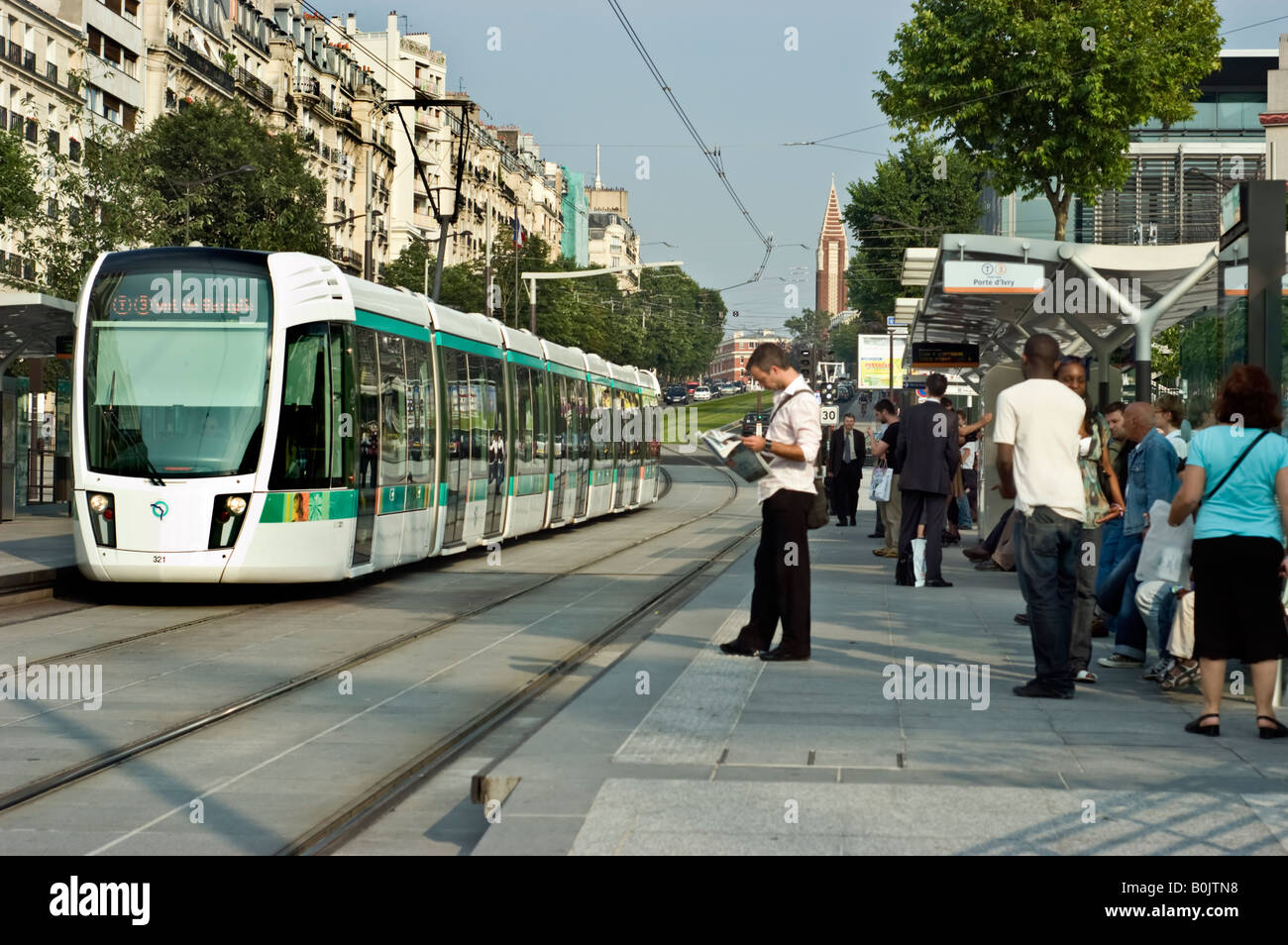 Paris France, crowd platform Public Transportation People Using Tram Line  Station, commute trains, tram paris Stock Photo - Alamy