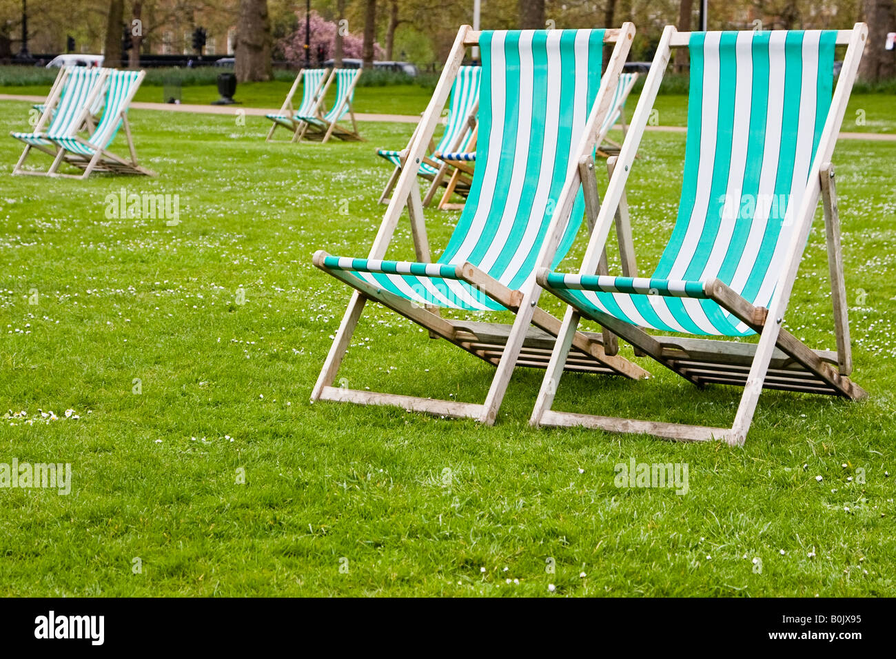 Empty deck chairs at St Jame s London Park Stock Photo - Alamy