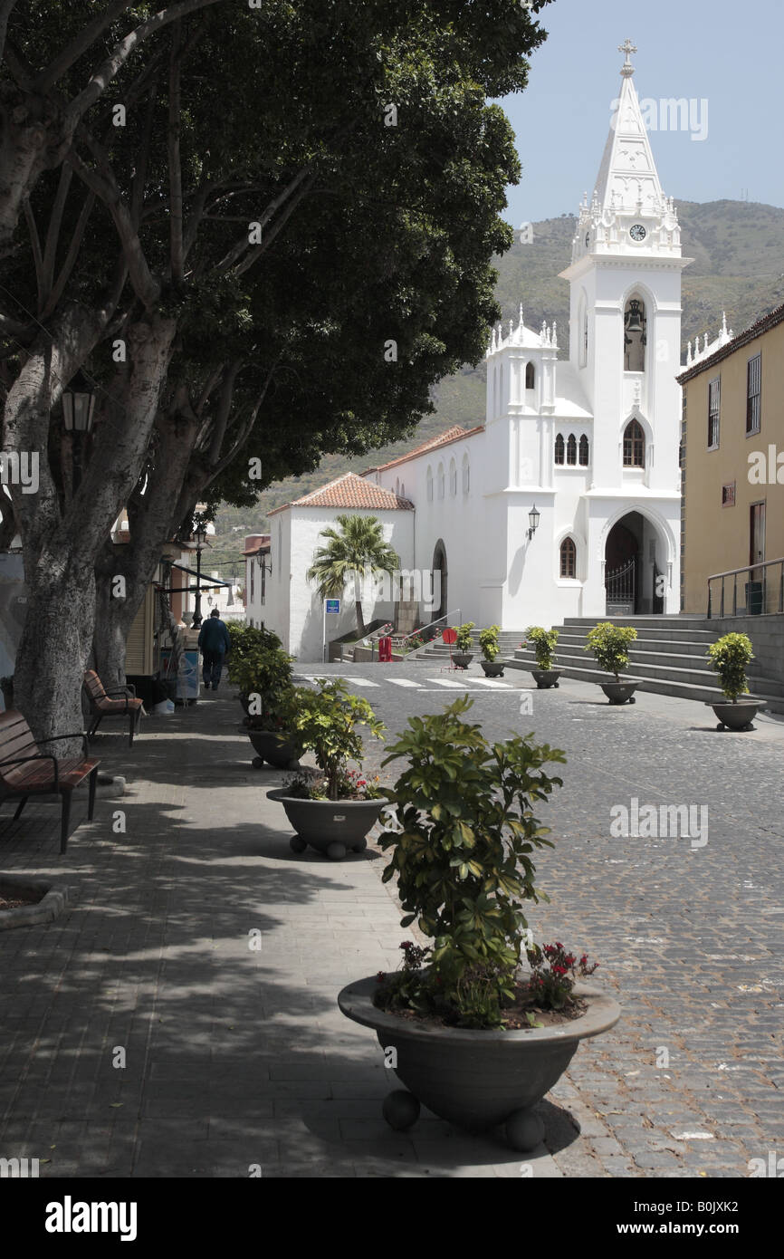 The church of Nuestra Senora de la Luz just off the cobbled main street in Los Silos Stock Photo