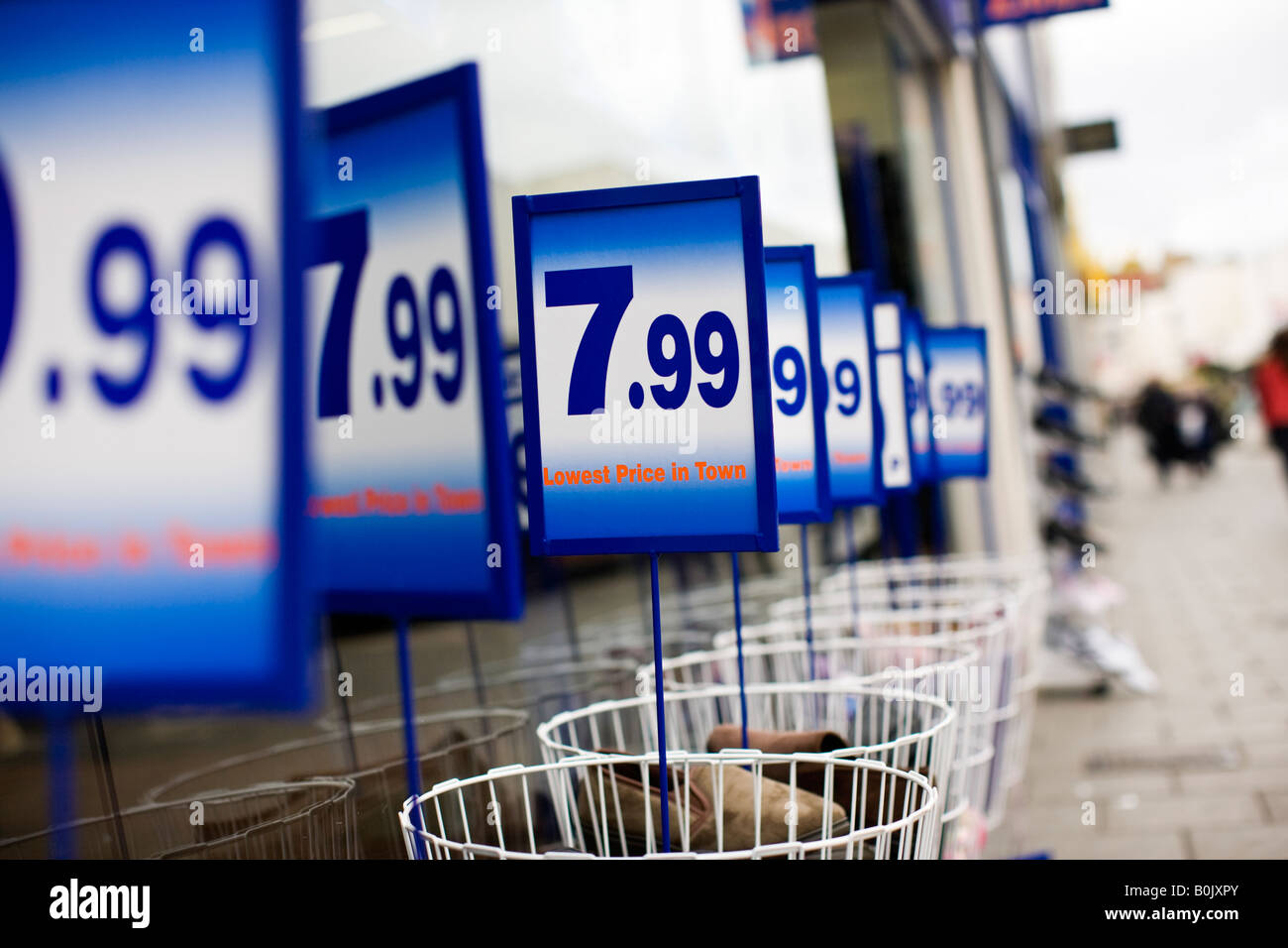 bargain shoe warehouse