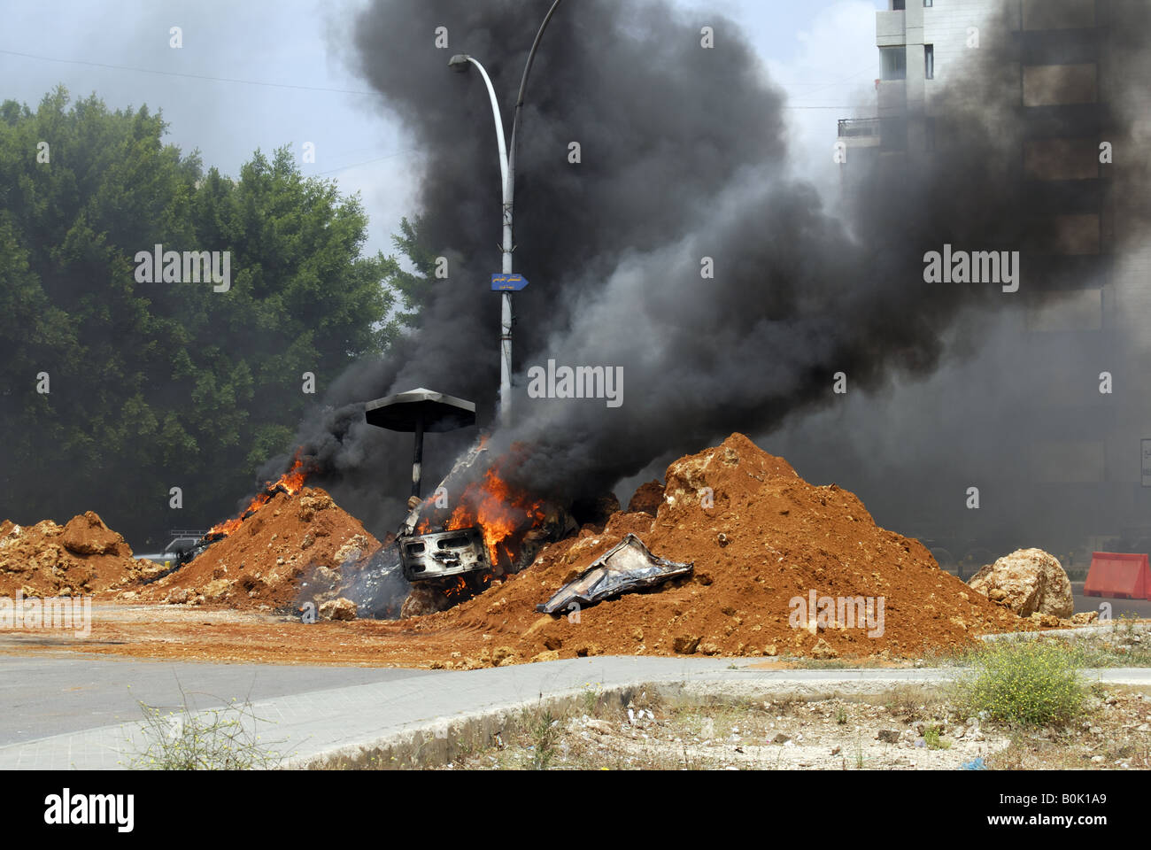 to burn wheel on street Stock Photo - Alamy