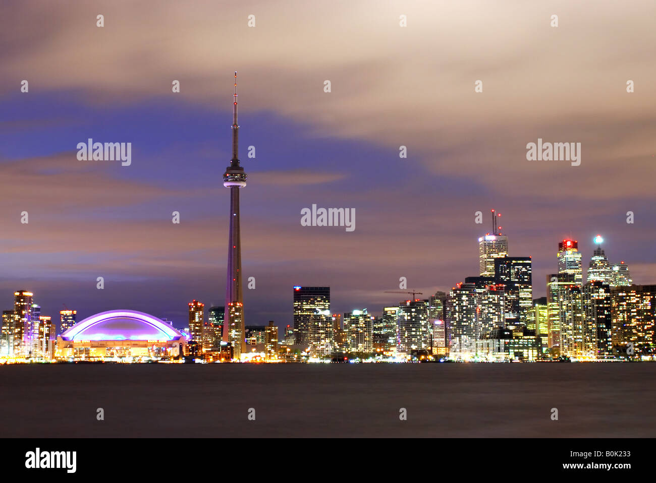 The Toronto skyline with the CN tower at night Stock Photo - Alamy