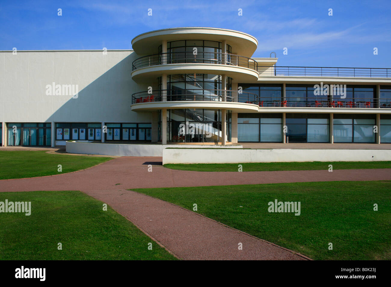 de-la-warr-pavilion-bexhill-sussex-designed-by-mendelsohn-and