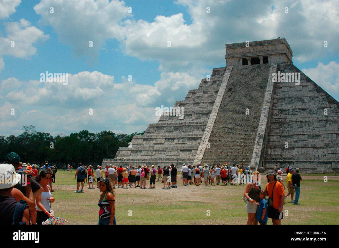Pyramide Piramide Ancient City of Chichen Itza Yucatan Peninsula Mayan Riviera Wonder Marvel of the World UNESCO Stock Photo