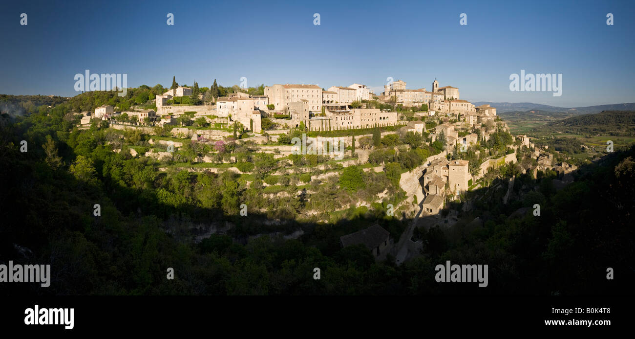 A view of the Gordes village (Vaucluse - France). Vue panoramique du ...