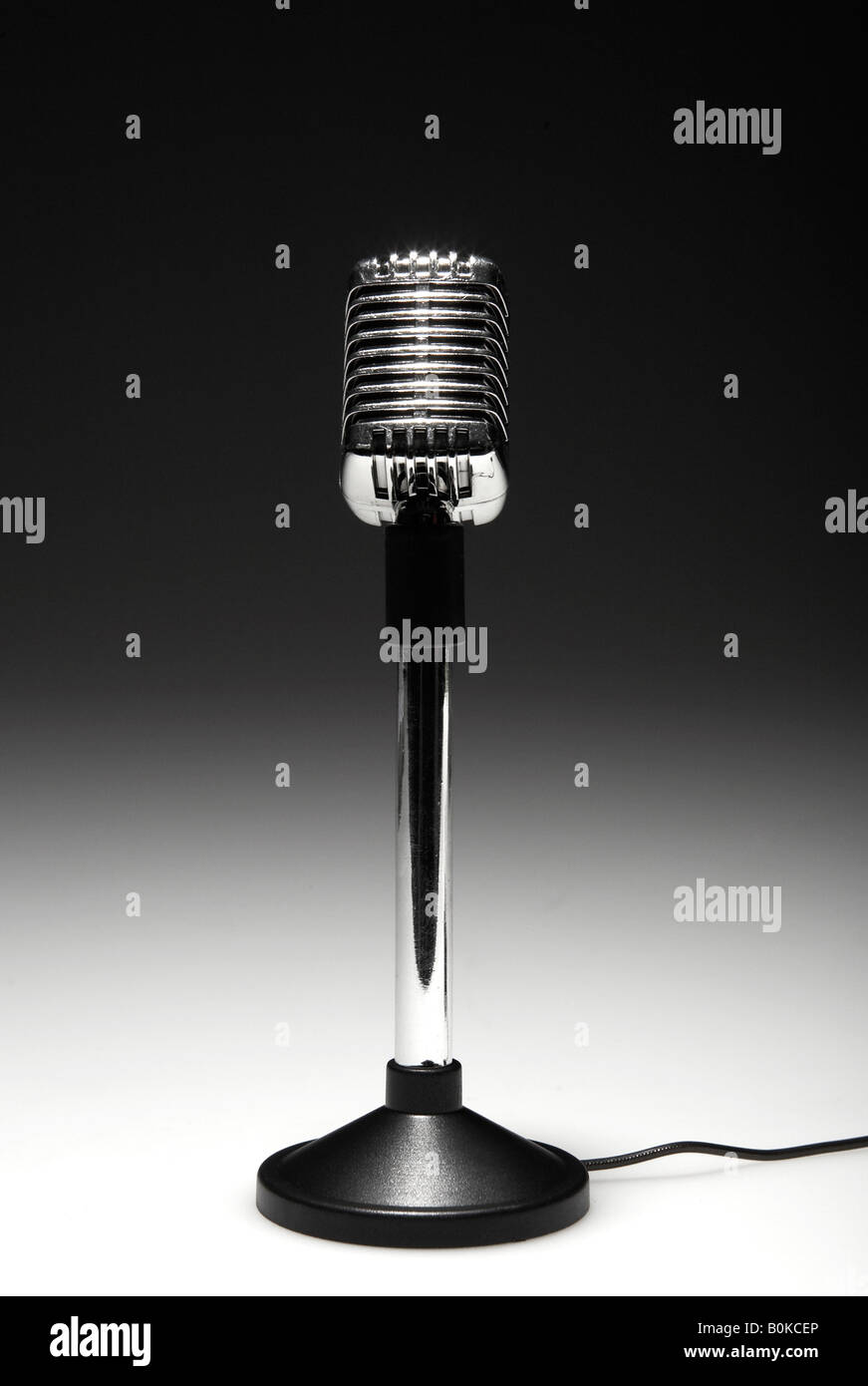 Old microphone hi-res stock photography and images - Alamy