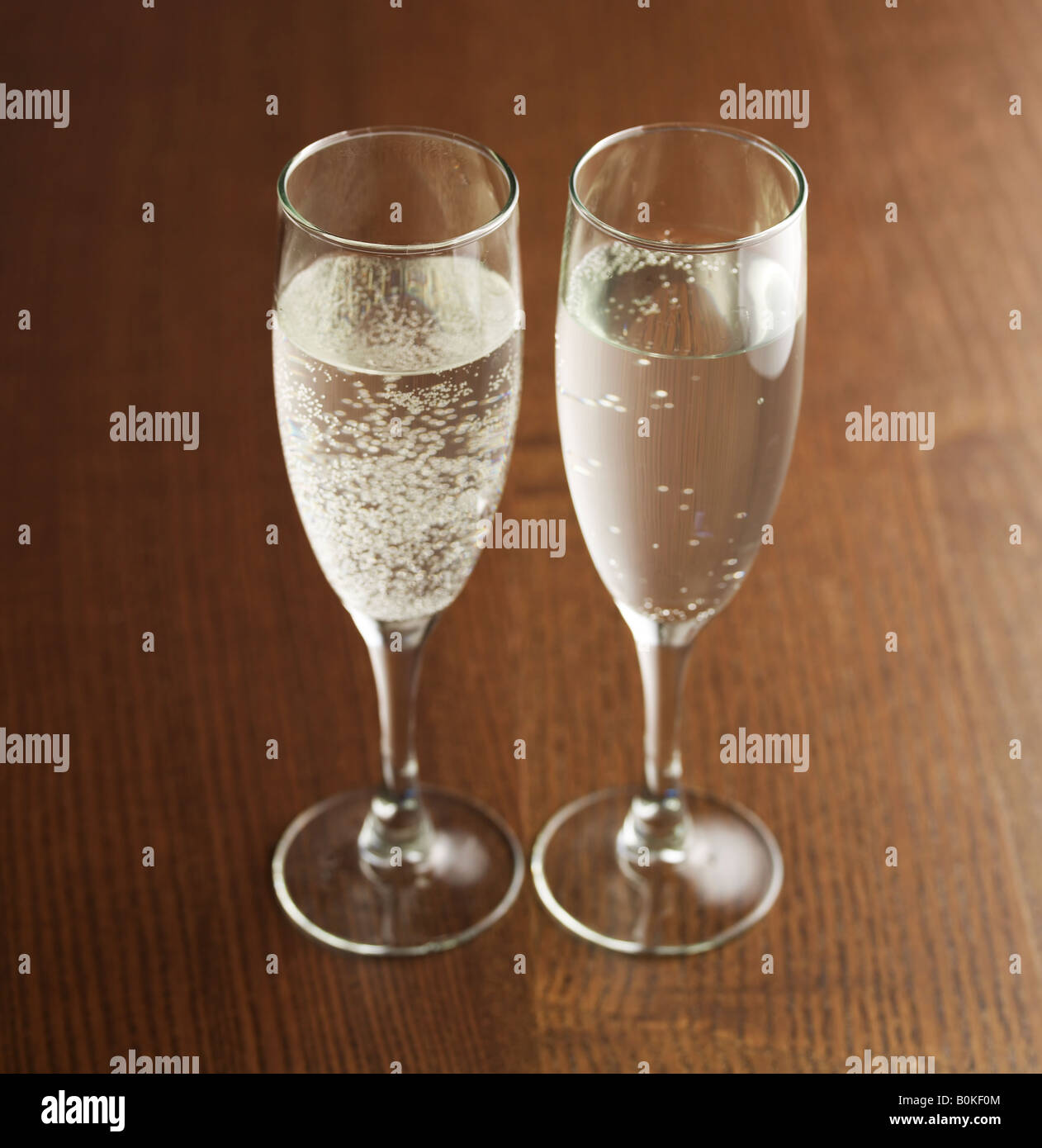 Two glasses full sparkling hi-res stock photography and images - Alamy