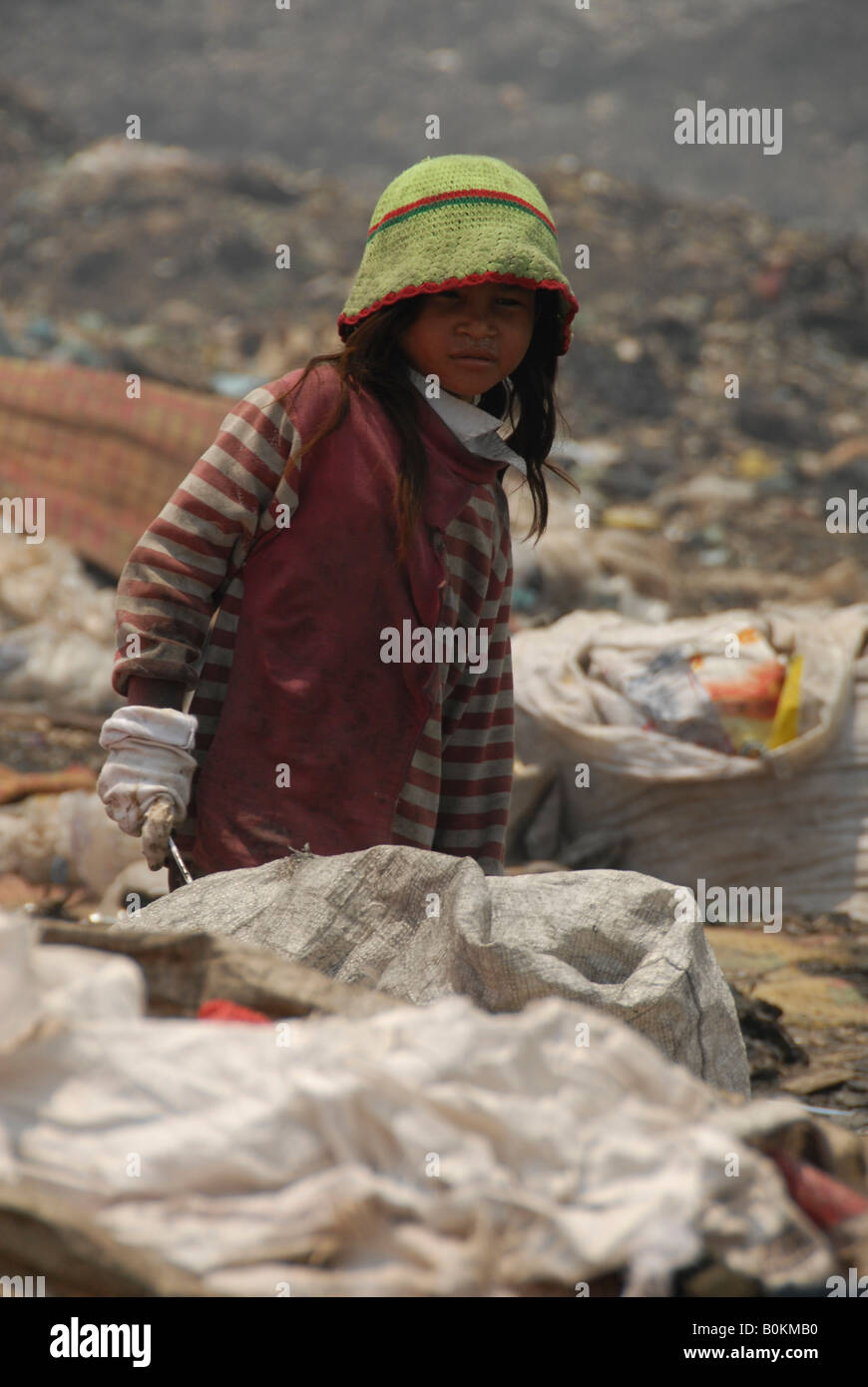 little garbage picker working at dumpsite (steung mean chey ,smokey mountain,  phnom penh ,cambodia) Stock Photo
