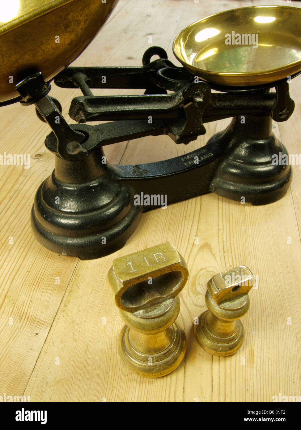 Antique kitchen scales hires stock photography and images Alamy