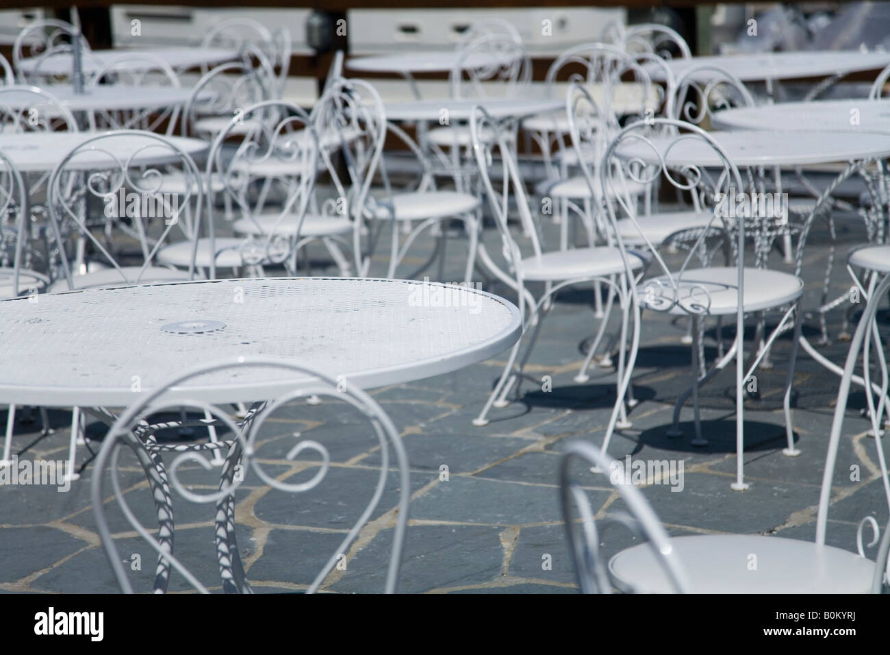 Metal dining tables hires stock photography and images Alamy
