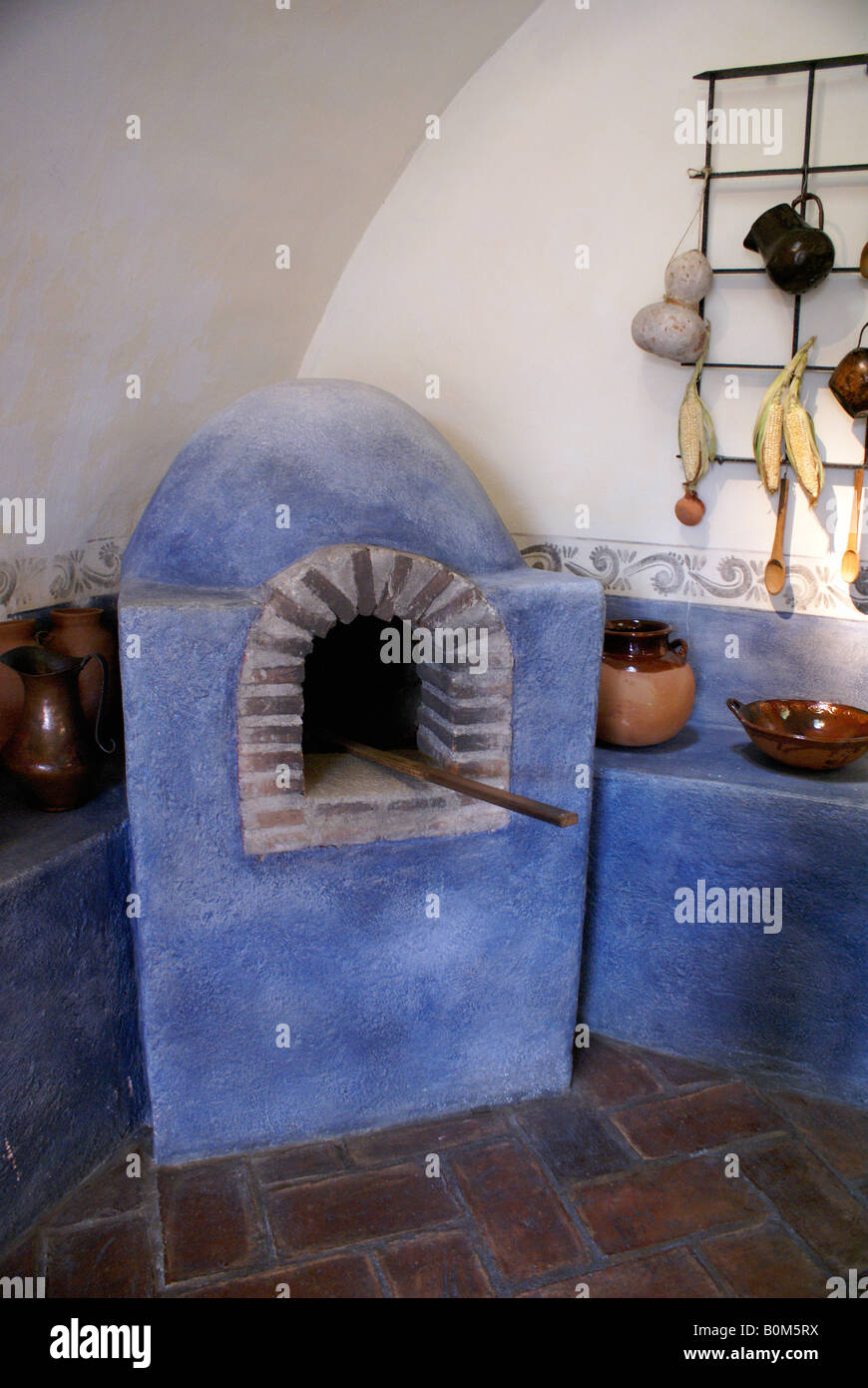 https://c8.alamy.com/comp/B0M5RX/the-18th-century-spanish-colonial-kitchen-in-fuerte-san-diego-fort-B0M5RX.jpg
